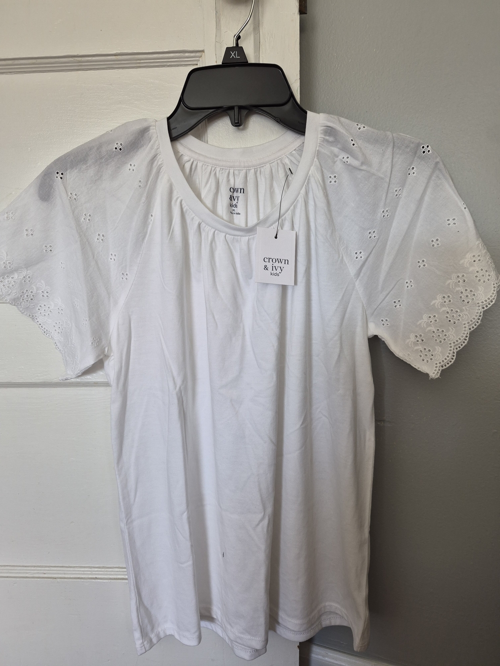 crown & ivy White Eyelet Short Sleeve Blouse